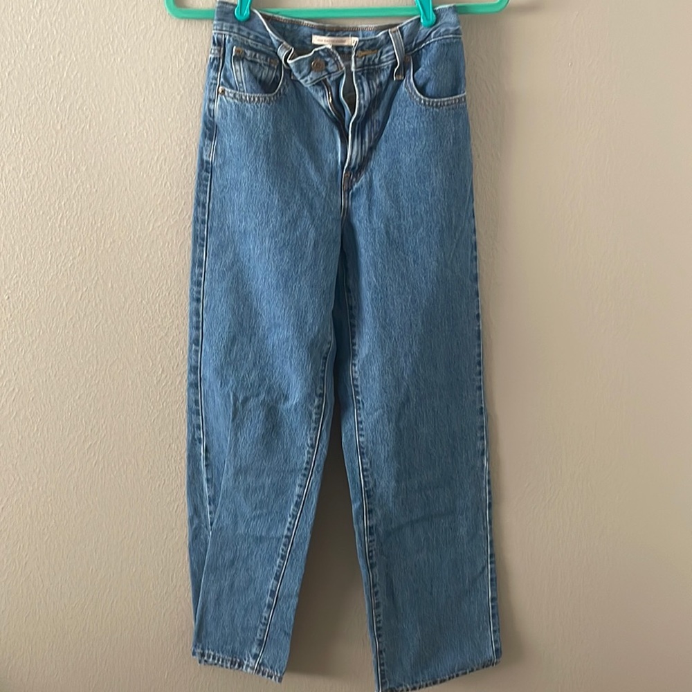 Levi’s straight leg blue jeans